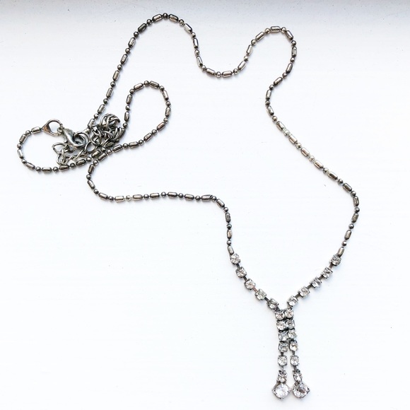 Vintage Jewelry - Vintage chic silver & diamond dainty drop necklace